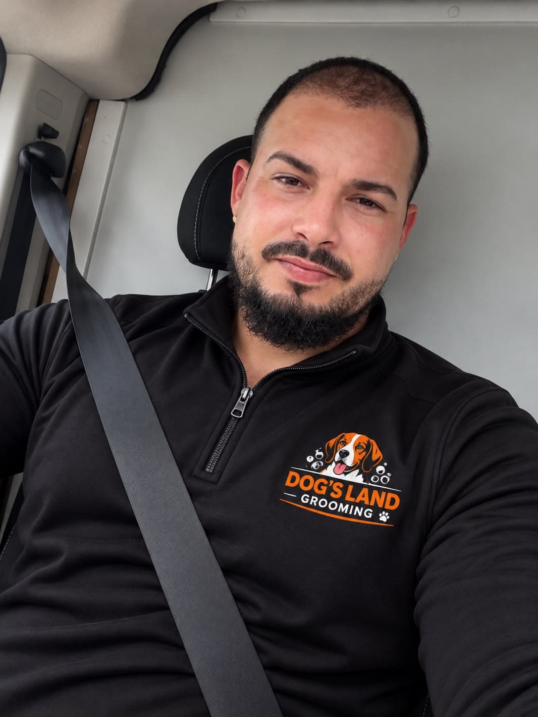 Edgar Lozada, Dog's Land Grooming team member